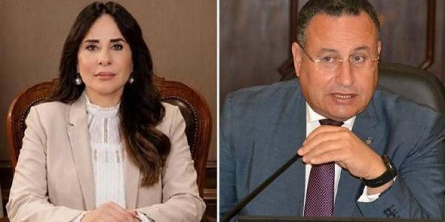 المنشاوي
      ترفع
      شعار
      "كله
      يشيل
      نفسه"..
      فيتو
      تكشف
      بالمستندات
      تفاصيل
      أخطر
      أزمة
      بين
      الثقافة
      والإسكان
      تهدد
      مبادرة
      الطفل
      فى
      العلمين
      الجديدة..
      وإهدار
      تجهيزات
      بـ
      15
      مليون
      جنيه