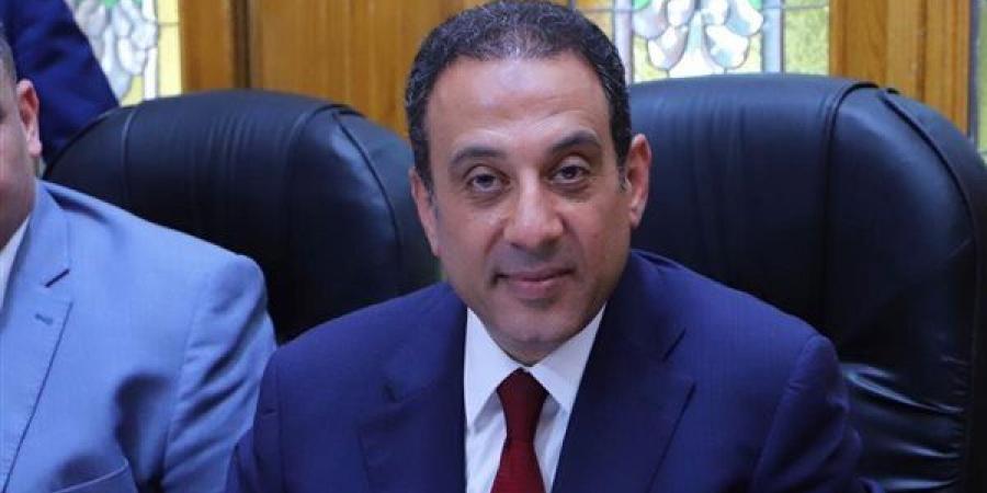 عمر
      هريدي:
      الإساءة
      لأبناء
      الصعيد
      لن
      تمر
      دون
      حساب،
      ونطالب
      بمحاكمة
      صاحبة
      الفيديو