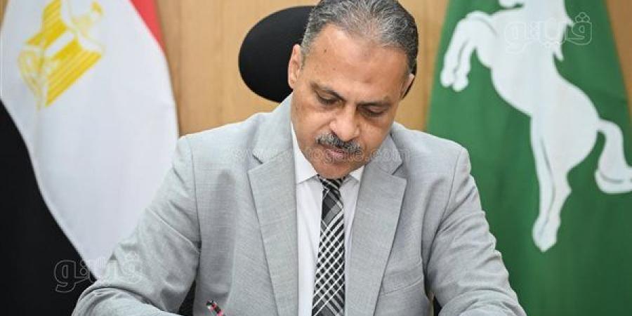 محافظ
      الشرقية:
      الانتهاء
      من
      استخراج
      7
      آلاف
      رخصة
      محال
      عامة
      و1798
      تصريحًا
      مؤقتا
