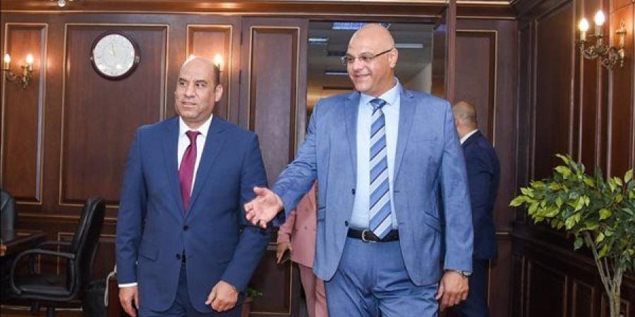 محافظ
      الإسكندرية
      يستقبل
      وزير
      العمل
      لمتابعة
      جهود
      دعم
      التشغيل
      والتدريب
      المهني