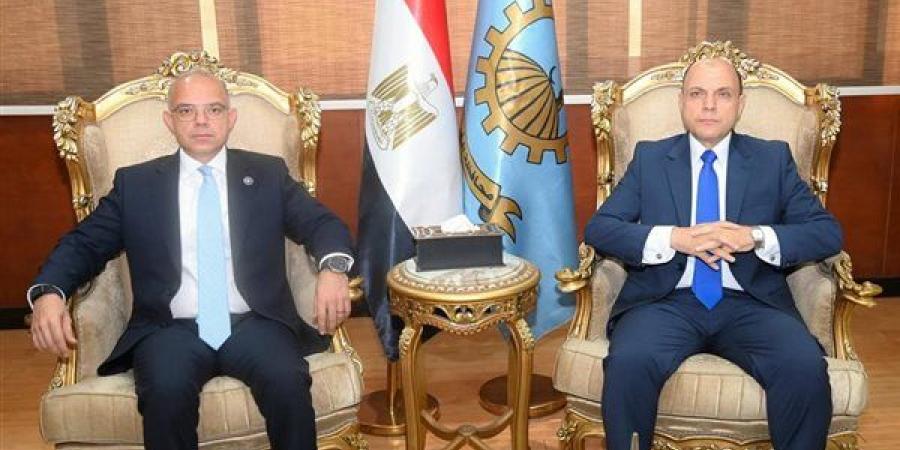 وزير
      الاستثمار:
      مبادرة
      «مصر
      تنطلق
      بالتصدير»
      تستهدف
      توسيع
      قاعدة
      الشركات
      المصدرة