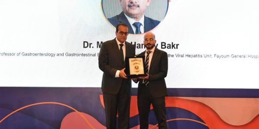 عبد
      الغفار:
      التجربة
      المصرية
      في
      القضاء
      على
      فيروس
      «سي»
      نموذج
      عالمي
      للتحول
      الصحي
      المستدام