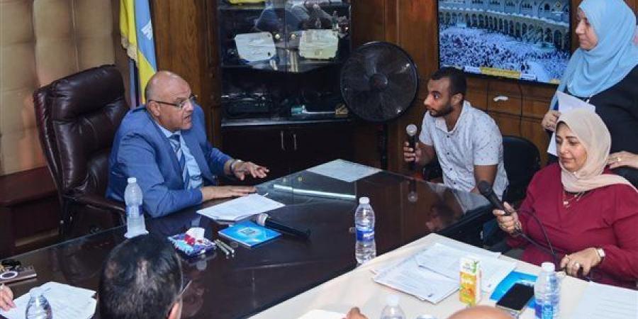محافظ
      الإسكندرية
      يعقد
      لقاءً
      جماهيريا
      لخدمة
      المواطنين
      بأحياء
      العجمي
      وغرب
      والجمرك