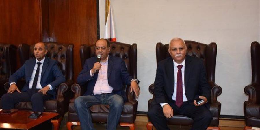 غرفة
      الجيزة
      التجارية
      تبحث
      مطالبات
      فروق
      نسب
      بدالي
      التموين
      وتنسق
      مع
      الوزارة
      لمراجعتها