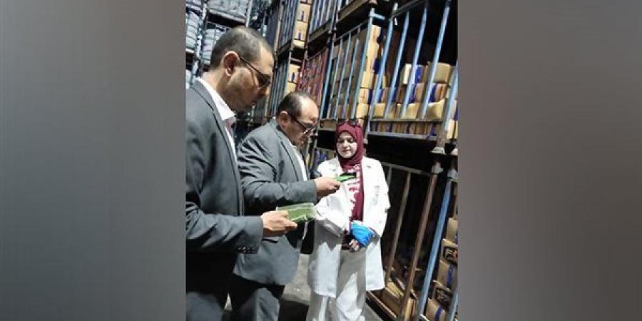 ضبط
      2
      طن
      مواد
      غذائية
      غير
      صالحة
      للاستهلاك
      في
      حملة
      لحماية
      المستهلك
      بالشرقية