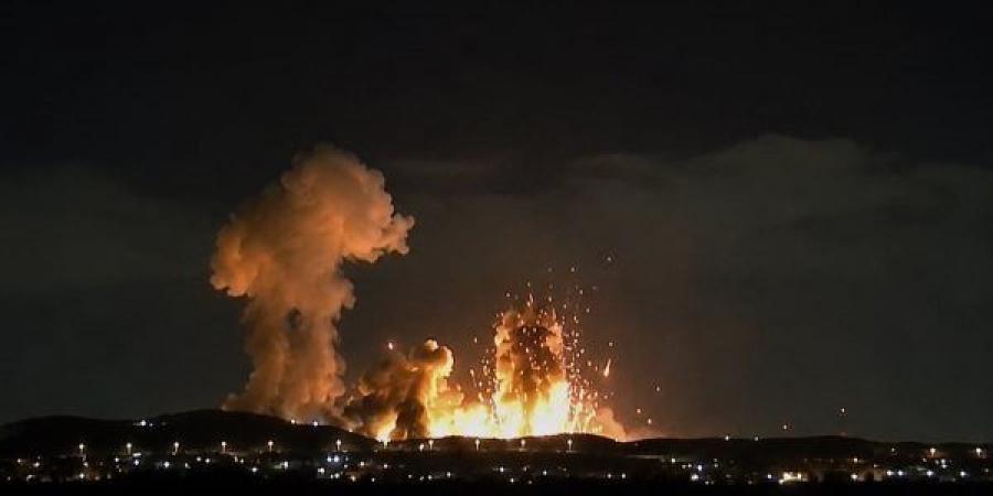 إعلام
      إيراني:
      انفجارت
      تهز
      أبو
      موسى
      وكيش
      بجزيرة
      قشم
      وهجمات
      صاروخية
      تستهدف
      مدينتي
      آبادان
      وشادكان