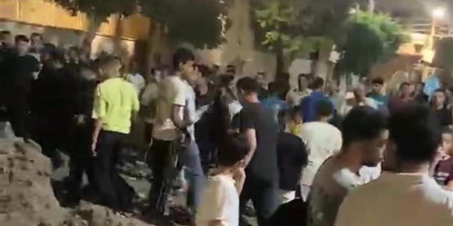 مصايد
      الموت،
      انتشال
      جثمان
      شاب
      وإنقاذ
      آخر
      سقطا
      في
      بيارة
      صرف
      صحي
      بالمنيا
      (صور)
