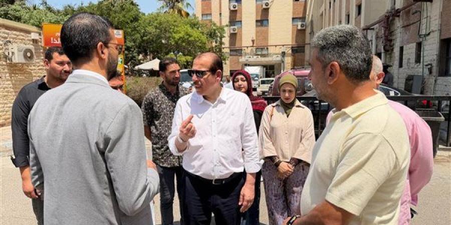 جولة
      مفاجئة
      لنائب
      وزير
      الصحة
      بمستشفيات
      مطروح
      لمتابعة
      جودة
      الرعاية
      الصحية