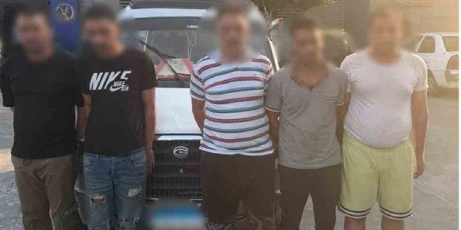 ضربوه
      حتى
      الموت،
      سقوط
      عصابة
      "مصحة
      الإدمان"
      غير
      المرخصة
      بتهمة
      تعذيب
      نزيل
      بالمقطم
