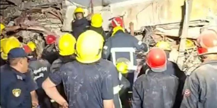 انتشال
      جثماني
      رجل
      وامرأة
      من
      تحت
      انقاض
      عقار
      زفتى
      المنهار
      بالغربية