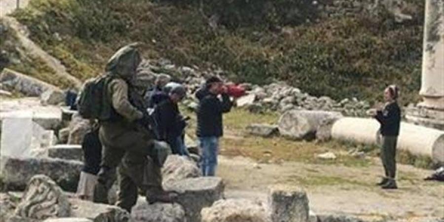 إصابة
      3
      فلسطينيين
      جراء
      اعتداء
      مستوطنين
      عليهم
      في
      رام
      الله