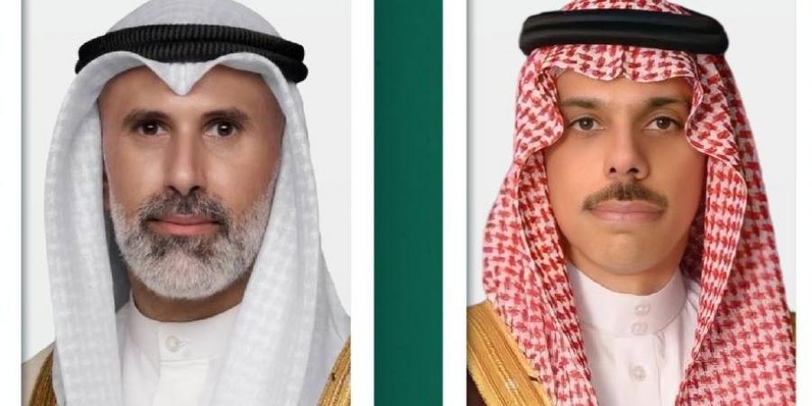 وزير
      الخارجية
      يتلقى
      اتصالًا
      هاتفيًا
      من
      وزير
      خارجية
      الكويت