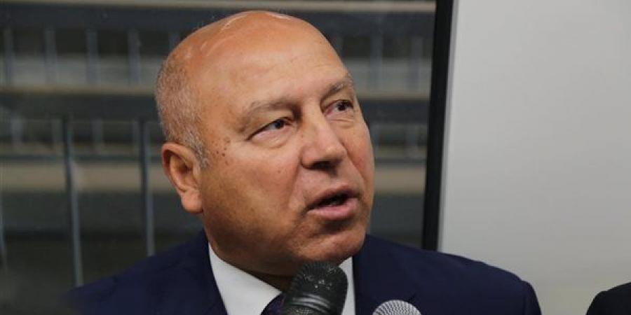 وزير
      النقل
      يكشف
      موعد
      التشغيل
      التجريبي
      للخط
      الأول
      من
      شبكة
      القطار
      الكهربائي
      السريع