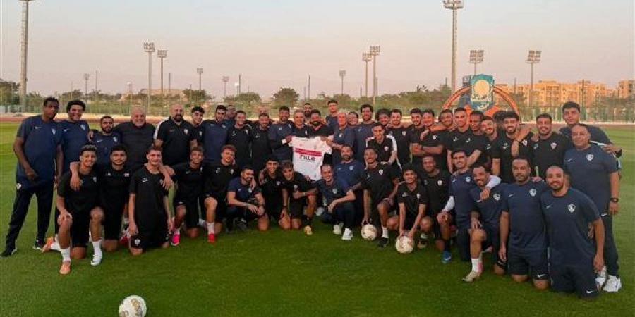 أيمن
      طاهر
      يعيد
      ترتيب
      حراس
      الزمالك،
      منافسة
      قوية
      بين
      عواد
      وصبحي
      والمهدي