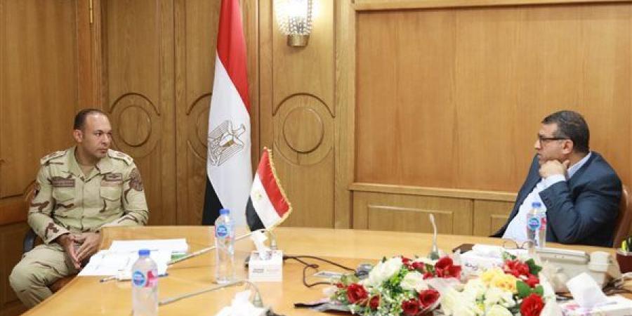 محافظ قنا يتابع جاهزية تشغيل مشروع كلاستر خزام للصرف الصحي