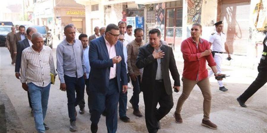 محافظ
      قنا:
      فتح
      6
      منافذ
      جديدة
      لشحن
      كارت
      عدادات
      الكهرباء
      بفرشوط