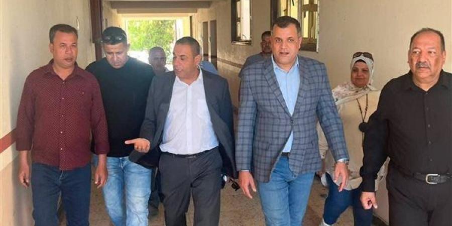 وكيل
      تعليم
      دمياط
      يتفقد
      مدرسة
      شطا
      للتعليم
      الأساسي
      استعدادا
      للعام
      الدراسي
      الجديد