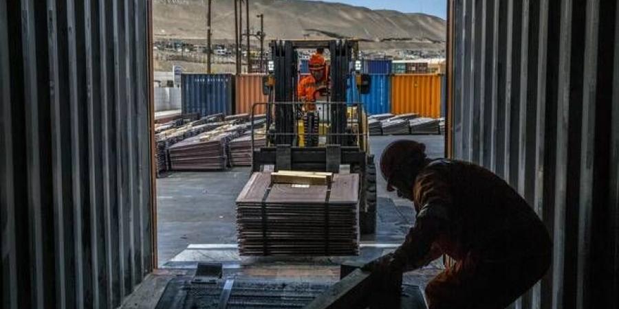 ارتفاع
      قياسي
      في
      تدفقات
      النحاس
      لأمريكا
      وسط
      ترقب
      لقرارات
      الرسوم