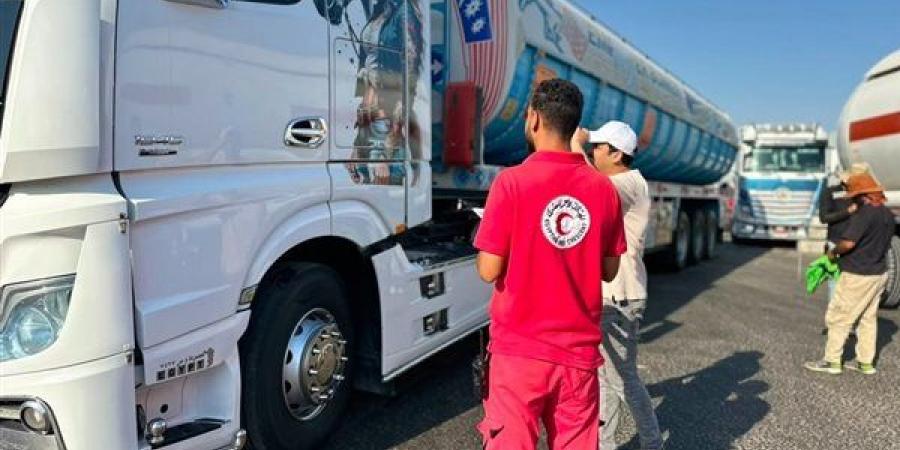 «زاد
      العزة
      248»،
      الهلال
      الأحمر
      يدفع
      بقافلة
      مساعدات
      جديدة
      تحمل
      آلاف
      الأطنان
      إلى
      غزة