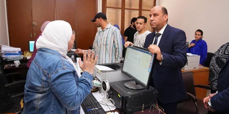 وزير
      العمل
      يفاجئ
      مديرية
      القاهرة
      بجولة
      ميدانية..
      ورسائل
      حاسمة
      بشأن
      خدمة
      المواطنين