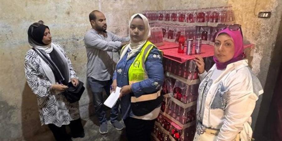 تموين
      الشرقية:
      ضبط
      200
      شيكارة
      علف
      و350
      كرتونة
      عصير
      مجهولة
      بمنيا
      القمح