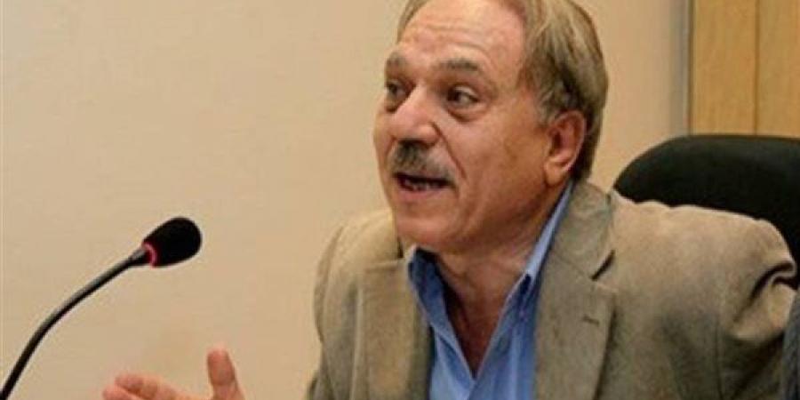 مدحت
      الزاهد:
      احتكار
      المناصب
      لأهل
      الثقة
      يعطل
      الكفاءات
      ويؤدي
      إلى
      ركود
      سياسي
      ووظيفي