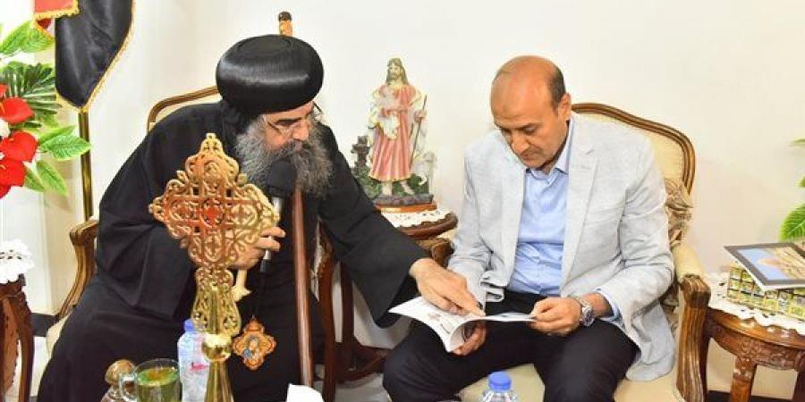 محافظ
      أسيوط
      يتفقد
      دير
      الشهيد
      مارمينا
      العجائبي
      بجبل
      أبنوب