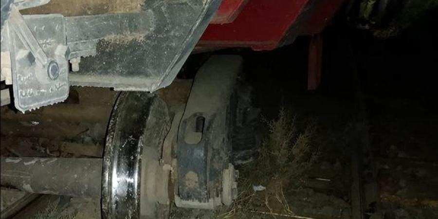 لا
      إصابات،
      مصدر
      يكشف
      تفاصيل
      خروج
      جرار
      قطار
      عن
      القضبان
      في
      إمبابة