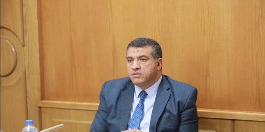 زراعة
      قنا:
      توريد
      4550
      طنًا
      من
      الأسمدة
      الآزوتية
      للجمعيات
      خلال
      أغسطس
      (صور)