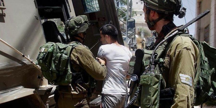 قوات الاحتلال تشن حملة اعتقالات طالت 20 فلسطينيا من الضفة الغربية