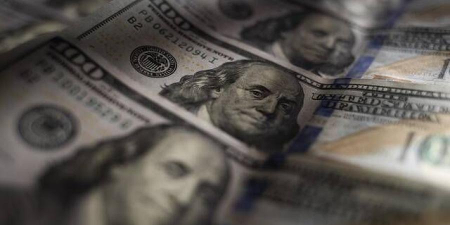الدولار يتراجع بعد تباطؤ التضخم وترقب قرار الفيدرالي سبتمبر المقبل
