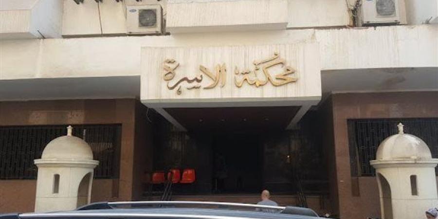 من «أنت طالق» إلى إقرارات النفقة، هل تعترف محاكم الأسرة برسائل واتساب؟