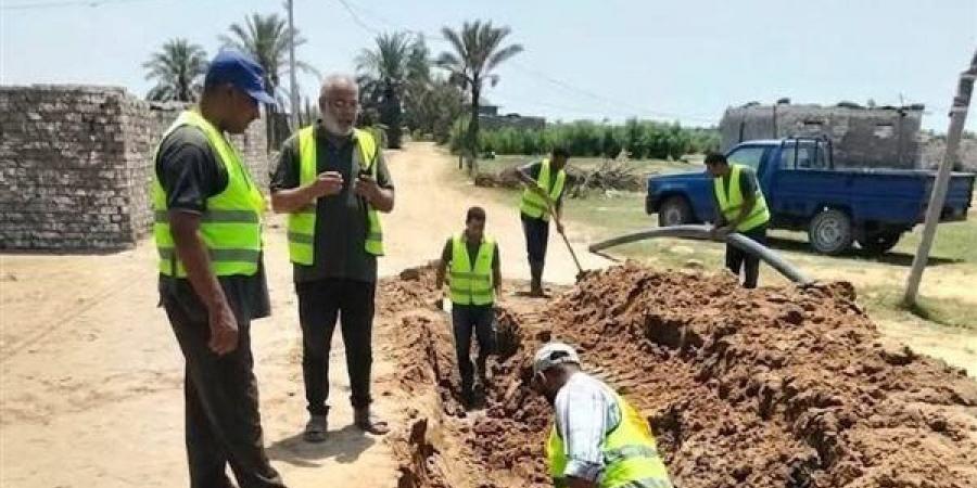 مياه الشرقية تنفذ خط مياه بطول 350 مترًا لخدمة أهالي عزبة سامي غزال بالحسينية