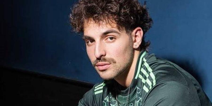 كيف رد سانت ليفانت على شاب جديد في حفل الأردن؟ (فيديو)