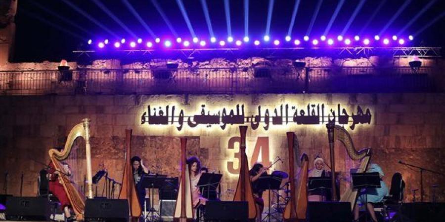 عازفات الهارب يتألقن في أولى حفلات مهرجان القلعة (صور)