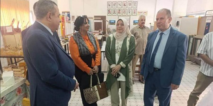 وكيل تعليم قنا يتفقد ورش عمل «المهندس الصغير» لتنمية مهارات الطلاب