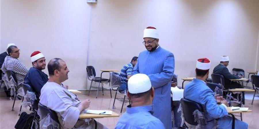 أمين البحوث الإسلامية يتفقد أعمال الامتحان التحريري لمسابقة ابتعاث رمضان 1448هـ (صور)