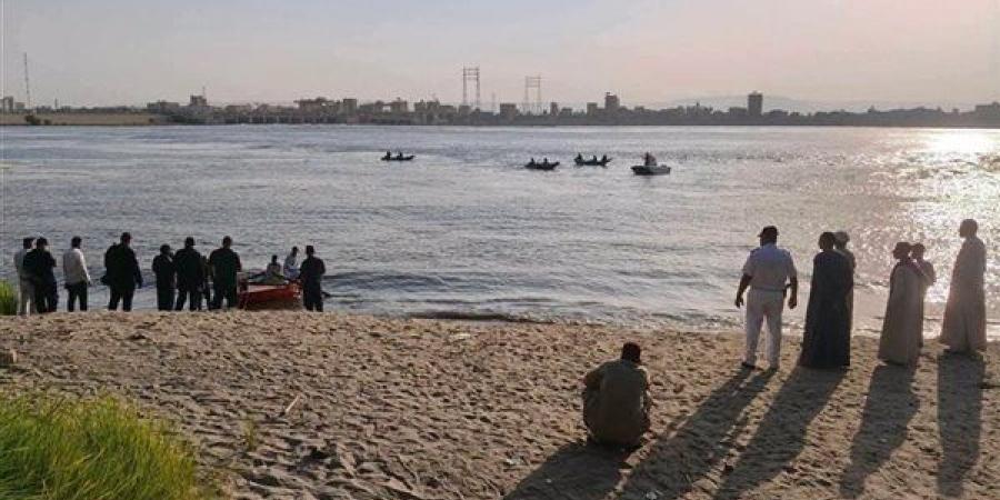 جهود مكثفة لانتشال جثمان شاب غرق أثناء الاستحمام في مياه النيل بالقليوبية