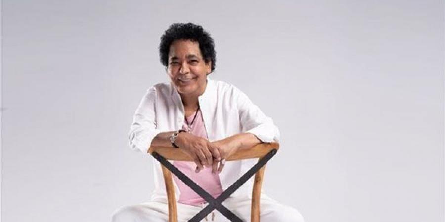غضب محمد منير بسبب شائعات مرضه