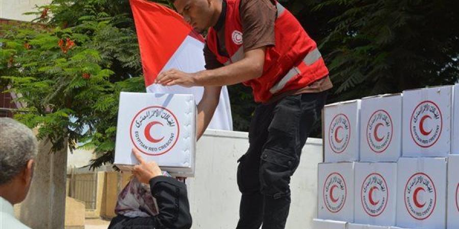 الهلال الأحمر يطلق قافلة طبية وتنموية شاملة بقرية وادي الملاك بالشرقية