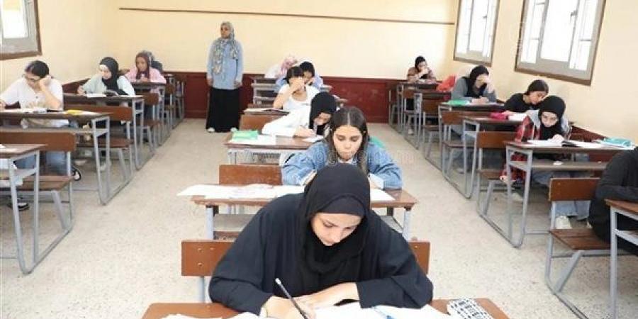 استعدادًا للدور الثاني، متابعة ميدانية لجاهزية مدارس الجيزة لاستقبال امتحانات الثانوية العامة