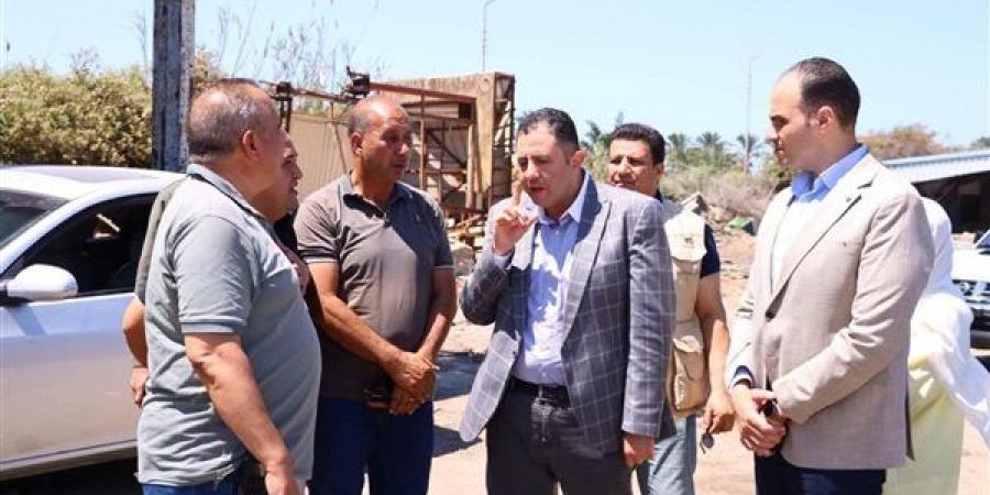 لتجريد الموقع وإعادة الانضباط، محافظ دمياط يقود جولة حاسمة لإخلاء موقع القمامة برأس البر
