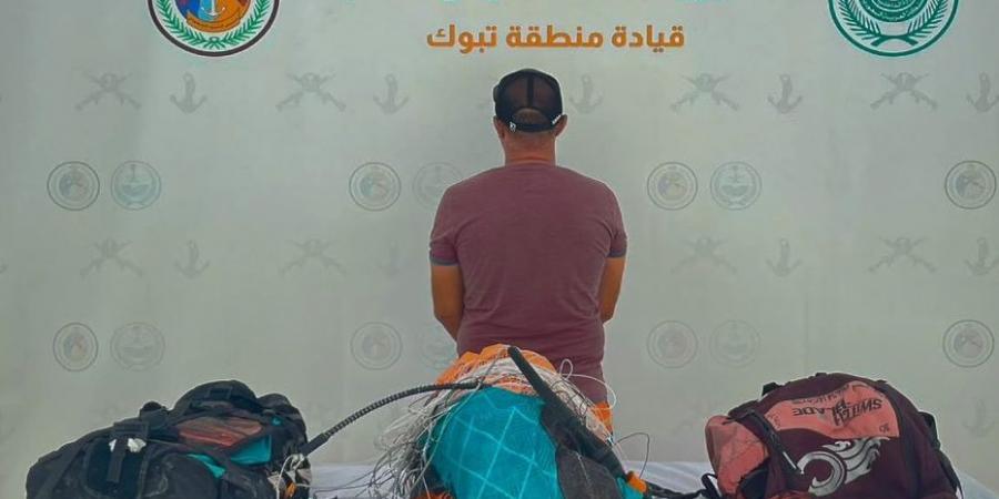 حرس الحدود بتبوك يضبط مخالفًا لمزاولة الصيد دون تصريح