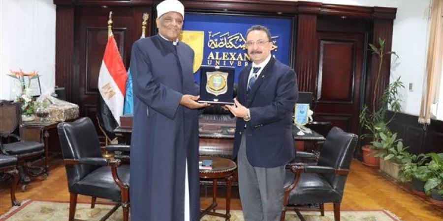 رئيس جامعة الإسكندرية يستقبل أمين عام هيئة كبار علماء الأزهر بختام الأسبوع الدعوي الثاني والعشرين