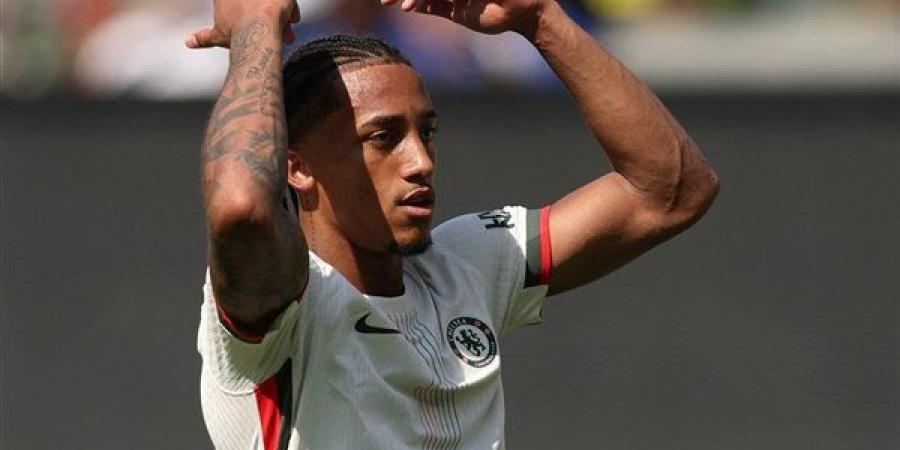 تشيلسي يؤمن مستقبل هجومه بتجديد عقد بيدرو