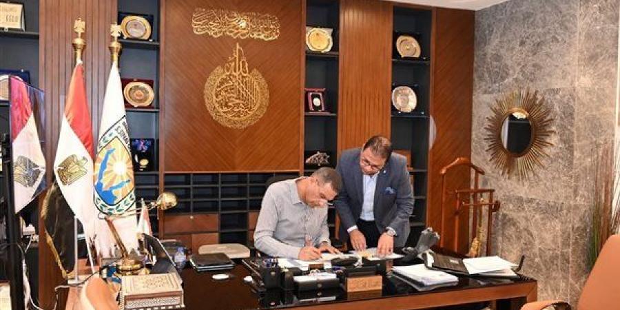 محافظ جنوب سيناء يعتمد 7 عقود لتقنين أوضاع أهالي مدينة دهب