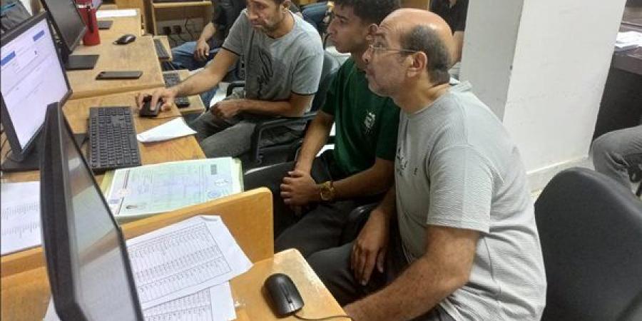 91 طالبا وطالبة يسجلون طلبات تقليل الاغتراب بمكتب التنسيق الفرعي بجامعة القناة