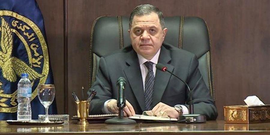 وزير الداخلية يقرر إبعاد 3 أجانب من مصر لأسباب تتعلق بالصالح العام