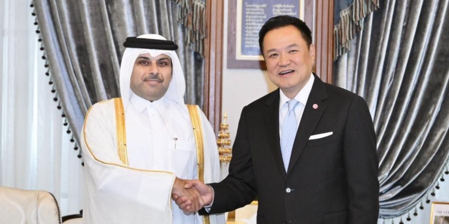 رئيس الوزراء وزير الداخلية التايلاندي يجتمع مع سفير دولة قطر